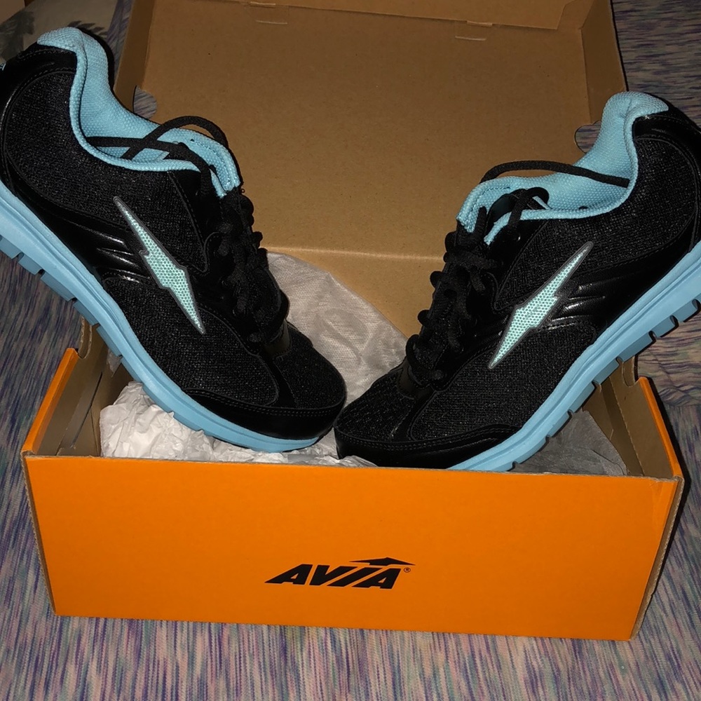 NIB AVIA Black & light blue running shoes 🏃‍♀️